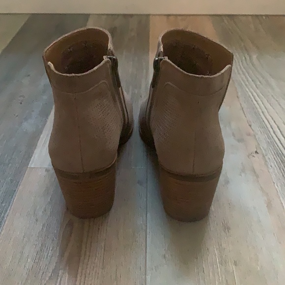Women’s size 10 Lucky Brand Bootie - Picture 3 of 3